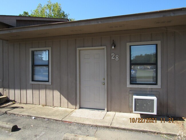Building Photo - 1313 McNutt Rd Unit 28 Rental