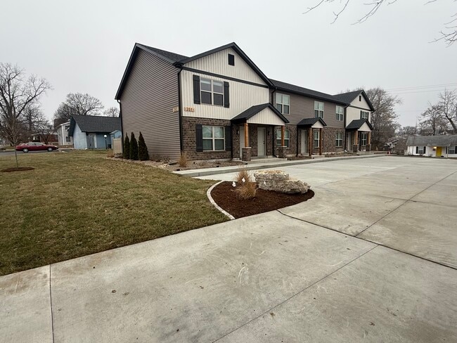 Building Photo - 351 Boone St