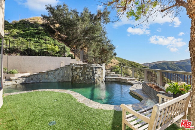 Photo - 53 Saddlebow Rd