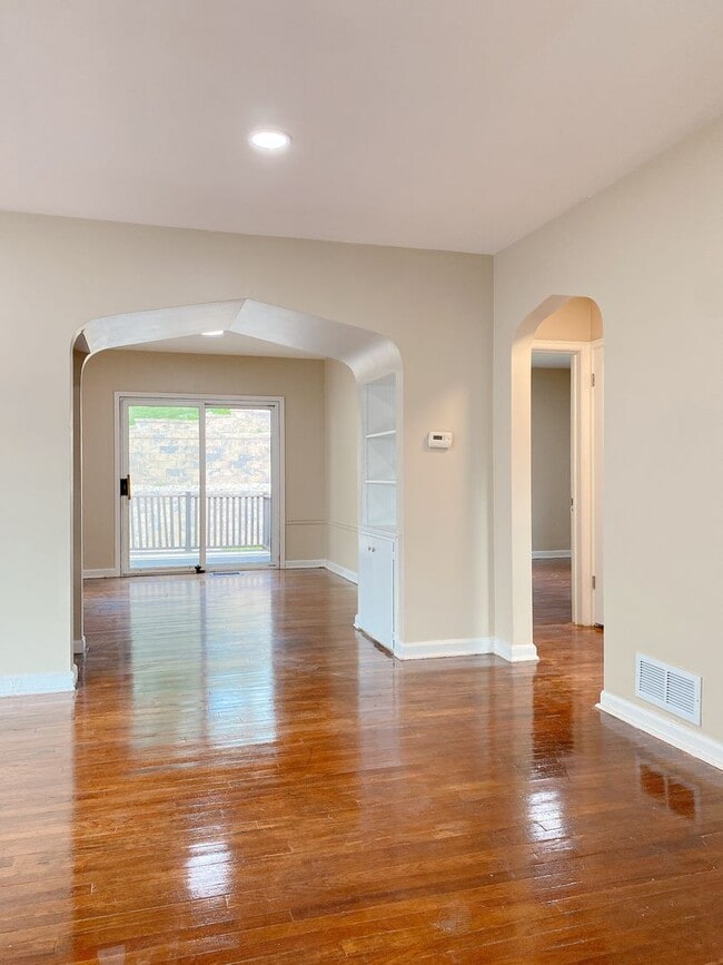 Photo - Beautifully updated 5 bed 2 bath house $2200