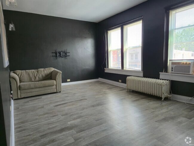 Building Photo - 114 E Main St Unit 2 Rental