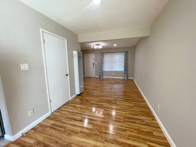 38594 Royal Ann Common