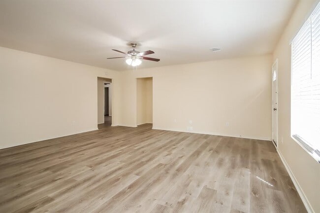 Photo - 16114 Pin Oak Ridge St