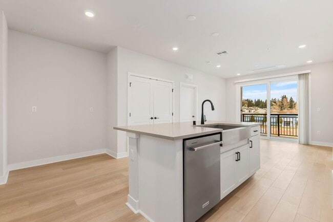 Photo - 6901 NE 184th Ln Unidad 204