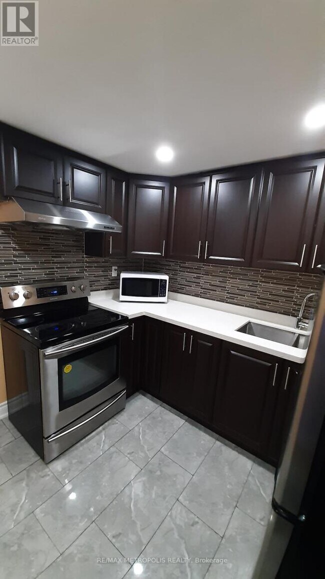 Photo - 235 Hupfield Trail