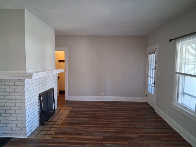 Living Room - 3126 Kensington Rd Unit 2