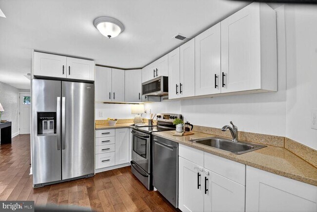 Photo - 1027 6th St NE