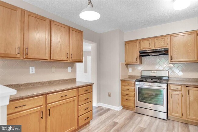 Photo - 518 Demoss Ct