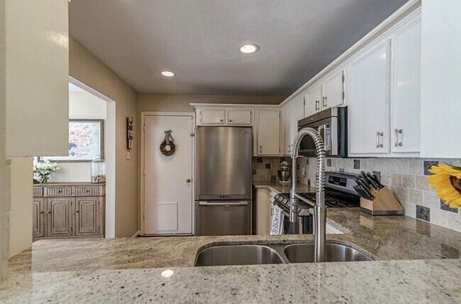 Photo - 28 Fallenstone Dr