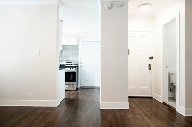 Building Photo - 4216 N Clark St Unit 3 Rental