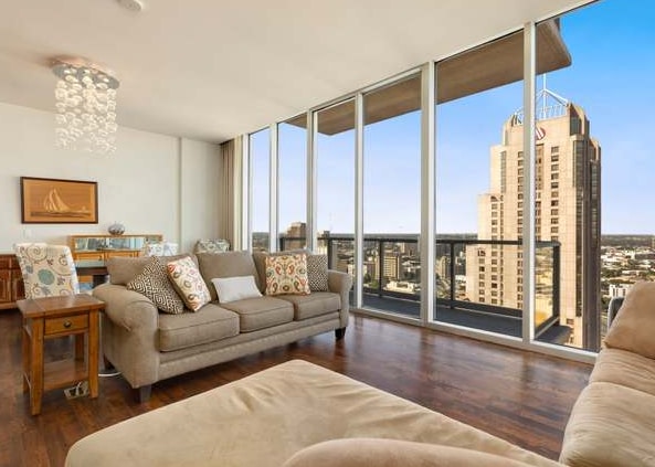 Building Photo - 610 E Market-505.2 Unit 505.2