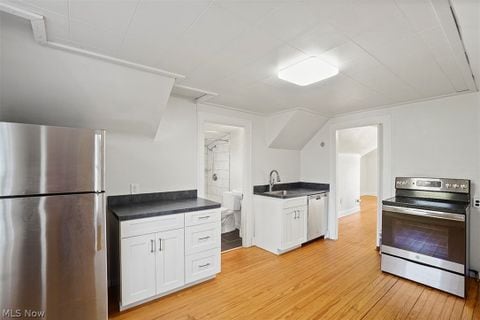 Building Photo - 13860 Clifton Blvd Unit 3