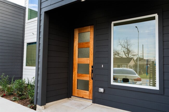 Photo - 5018 Dieppe St