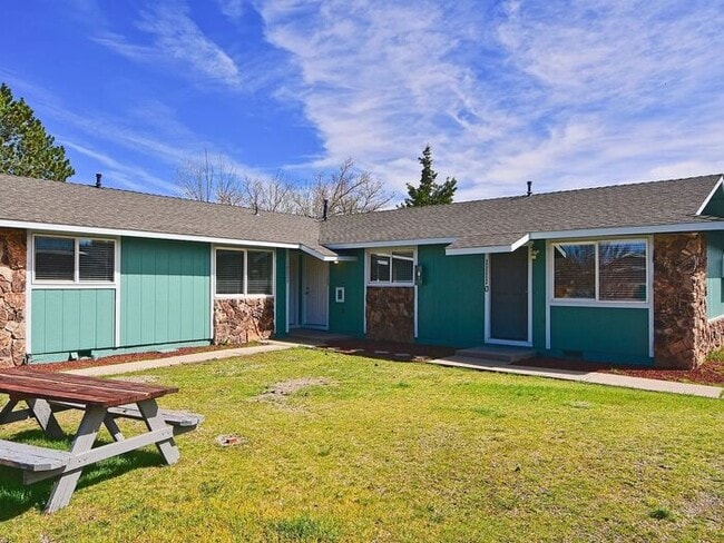 Building Photo - 2 bed 1 bath in Golden Valley - AVAILABLE 6/1!