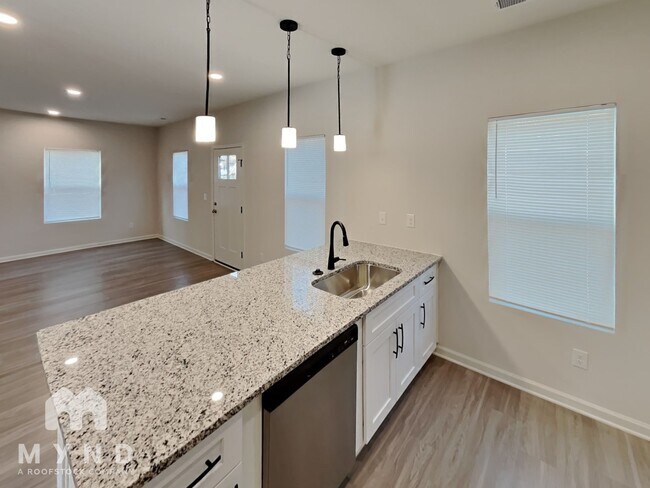 Photo - 1411 Lake St