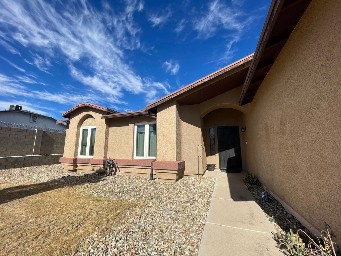 3BR/2BA/2CG, POOL 1615 sq.ft. SHORT TERM R... - 3BR/2BA/2CG, POOL 1615 sq.ft. SHORT TERM R...