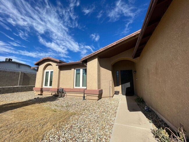 3BR/2BA/2CG, POOL 1615 sq.ft. SHORT TERM R... - 3BR/2BA/2CG, POOL 1615 sq.ft. SHORT TERM R... House
