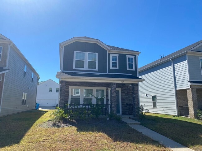 Building Photo - Beautiful and Spacious Home in the Heart o...