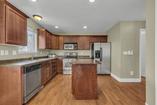 Photo - Beautiful 4 Bedroom 2.5 Bath Home in Lehi near Thanksgiving Point!
