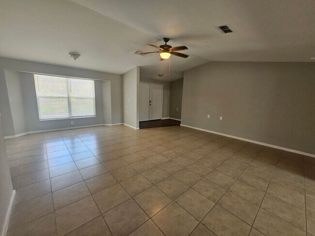 Photo - Pet Friendly Updated GREAT home in the area of Trafalgar and Skyline close to boat ramp and park!