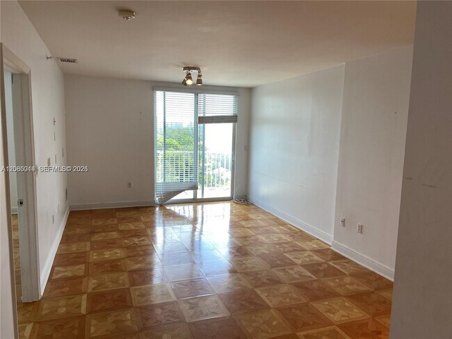 Photo - 2550 SW 27th Ave Unit 606