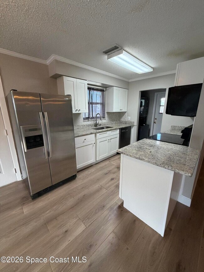 Photo - 2559 Locksley Rd