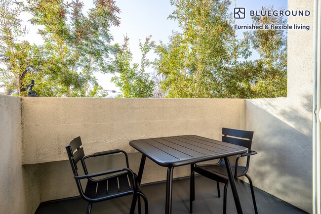 Photo - 833 N Edinburgh Ave Unidad FL3-ID385