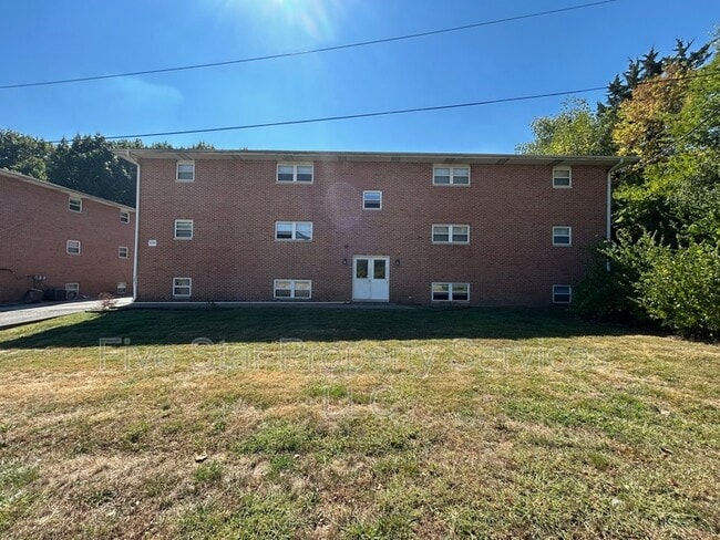 Building Photo - 2080 W Washington St Unit 7 Rental