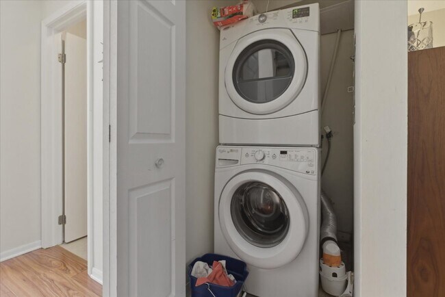 Photo - 1631 W Belle Plaine Ave