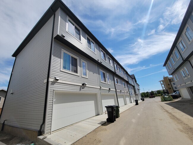 Photo - 3640-139 139 Ave NW Unité 73 / L