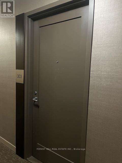 Photo - 320 Tweedsmuir Ave