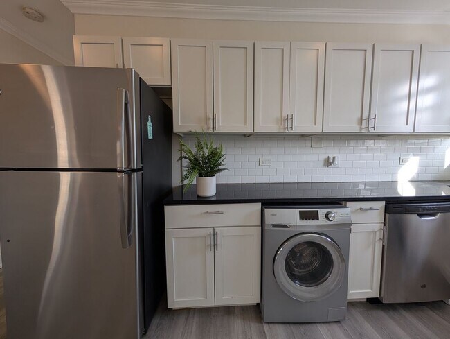 Photo - 3817 N Greenview Ave Unit 1E