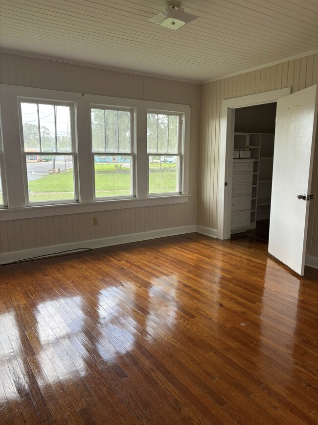 Photo - 131 Castille St