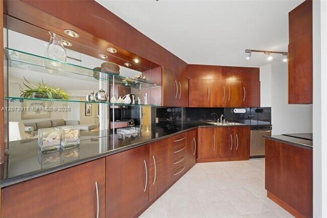 3610 Yacht Club Dr