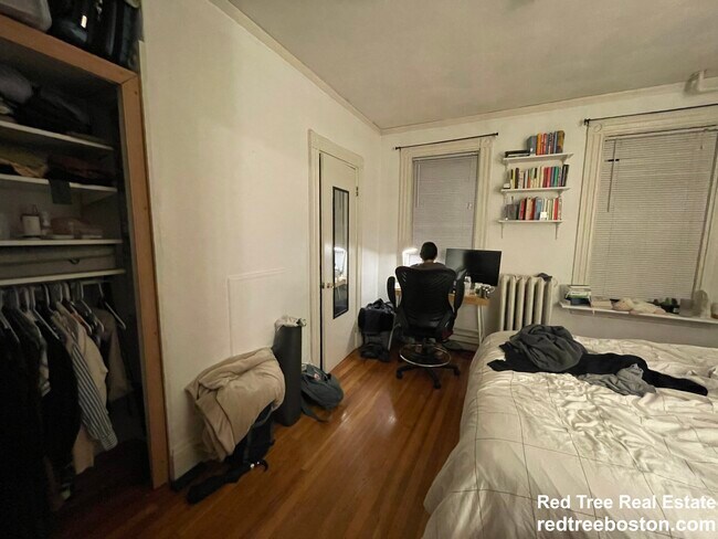 Photo - 205 Hillside St