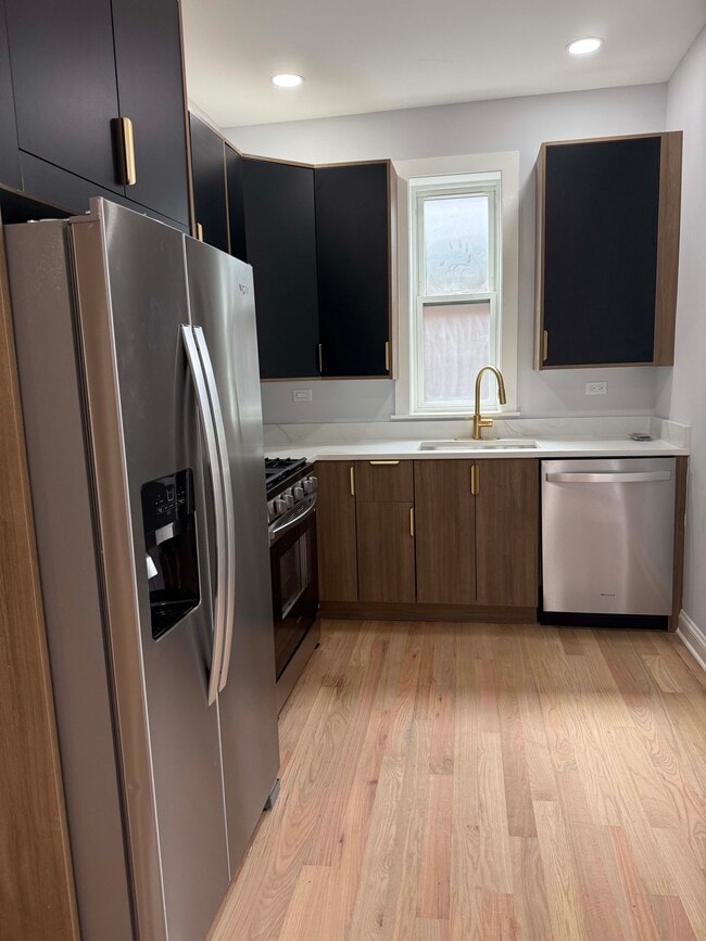 Kitchen - 3801 W Belle Plaine Ave