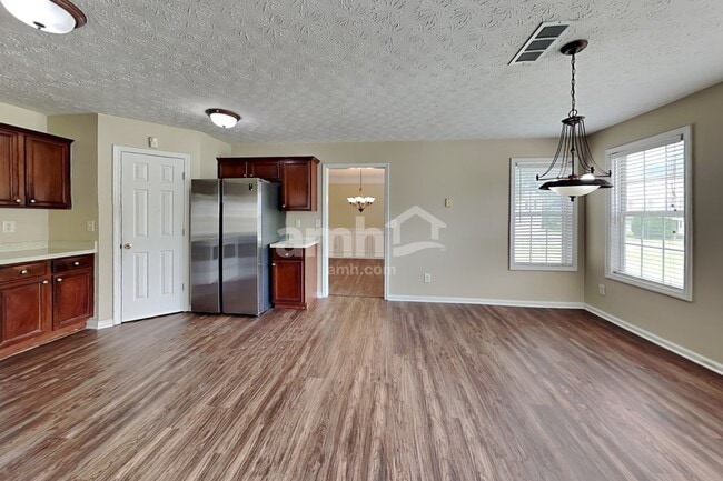 Photo - 3341 Kittery Dr SW