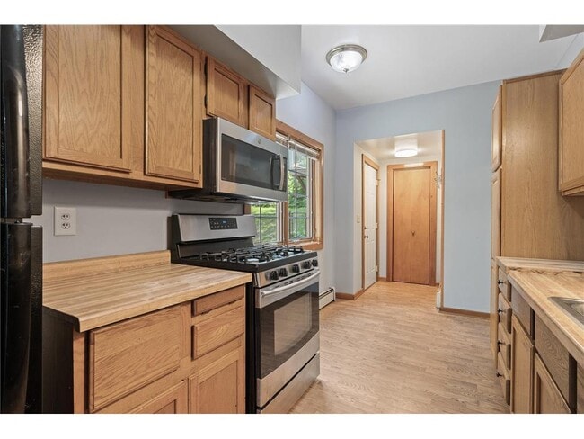 Photo - 216 Belvidere St E