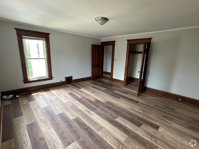 Building Photo - 444 W Spruce St Unit 3 Rental