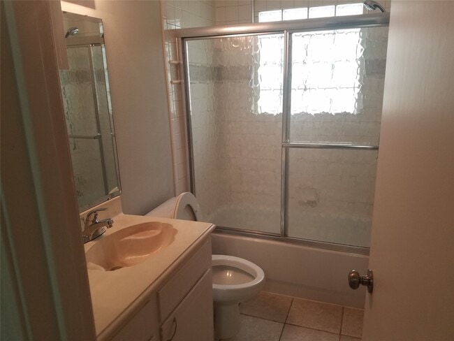 Photo - 5706 Saxon Dr