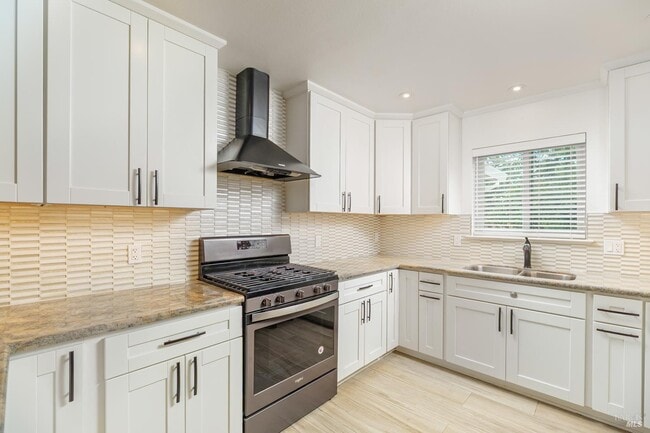 Photo - 996 Simmons Ln