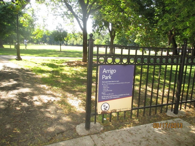 park across street - 811 S Lytle St Unidad Columbus on the Park