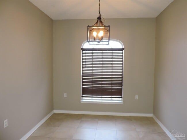 Photo - 1489 Newcastle Way