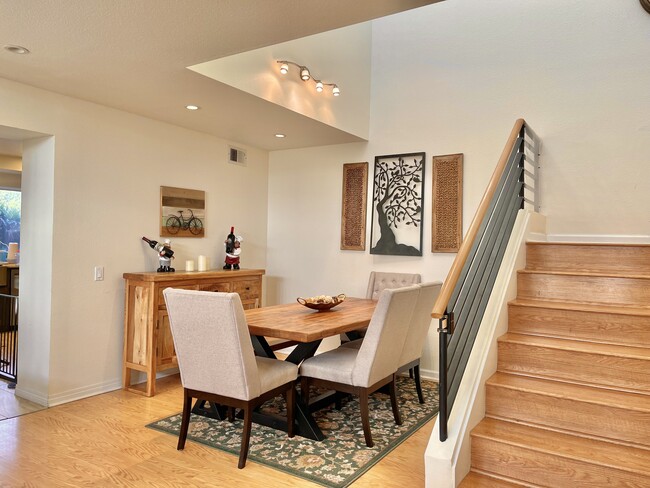Dining Room - 2501 Avenita Alpera