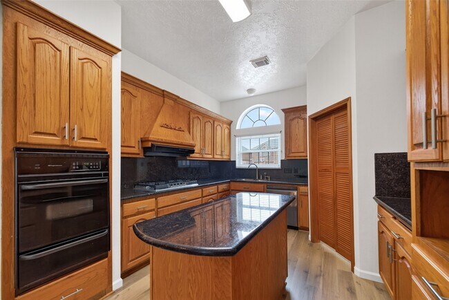 Photo - 7403 Oak Walk Dr