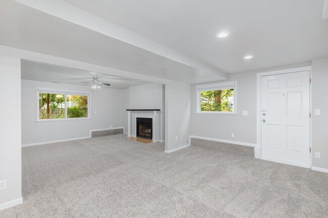 Photo - Great 2 bed 1 bath Condo in Woodridge of B... Unit C