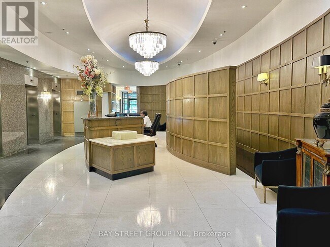 Photo - 102 Bloor St W Unité 1001