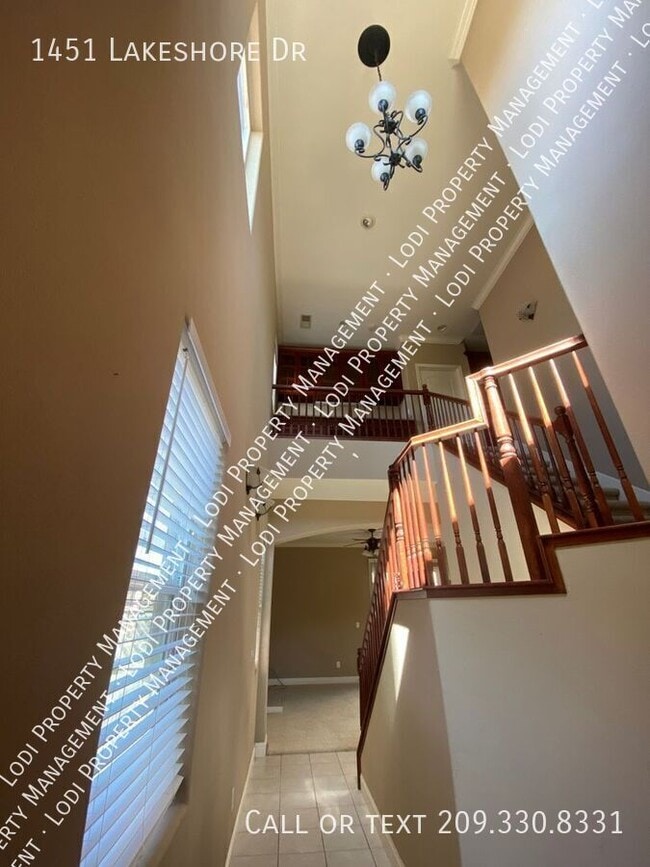 Photo - 1451 Lakeshore Dr