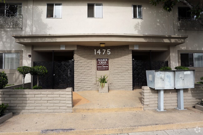 Mardi Gras Apartments
