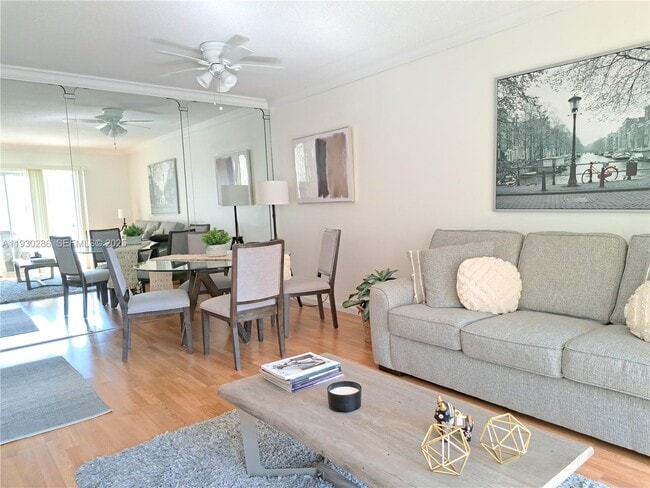 Photo - 450 Golden Isles Dr Unidad 3C